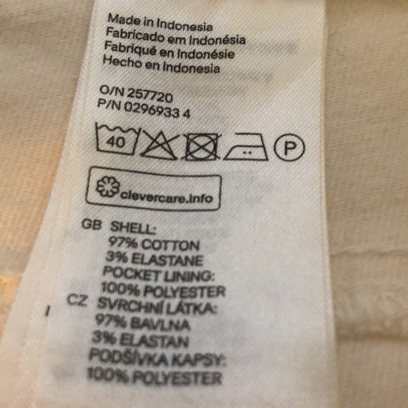 H&M‎ White Jean Shorts - Picture 5 of 5